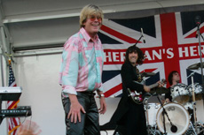 Vance performs with Peter Noone in 2004 - Click for a larger image.